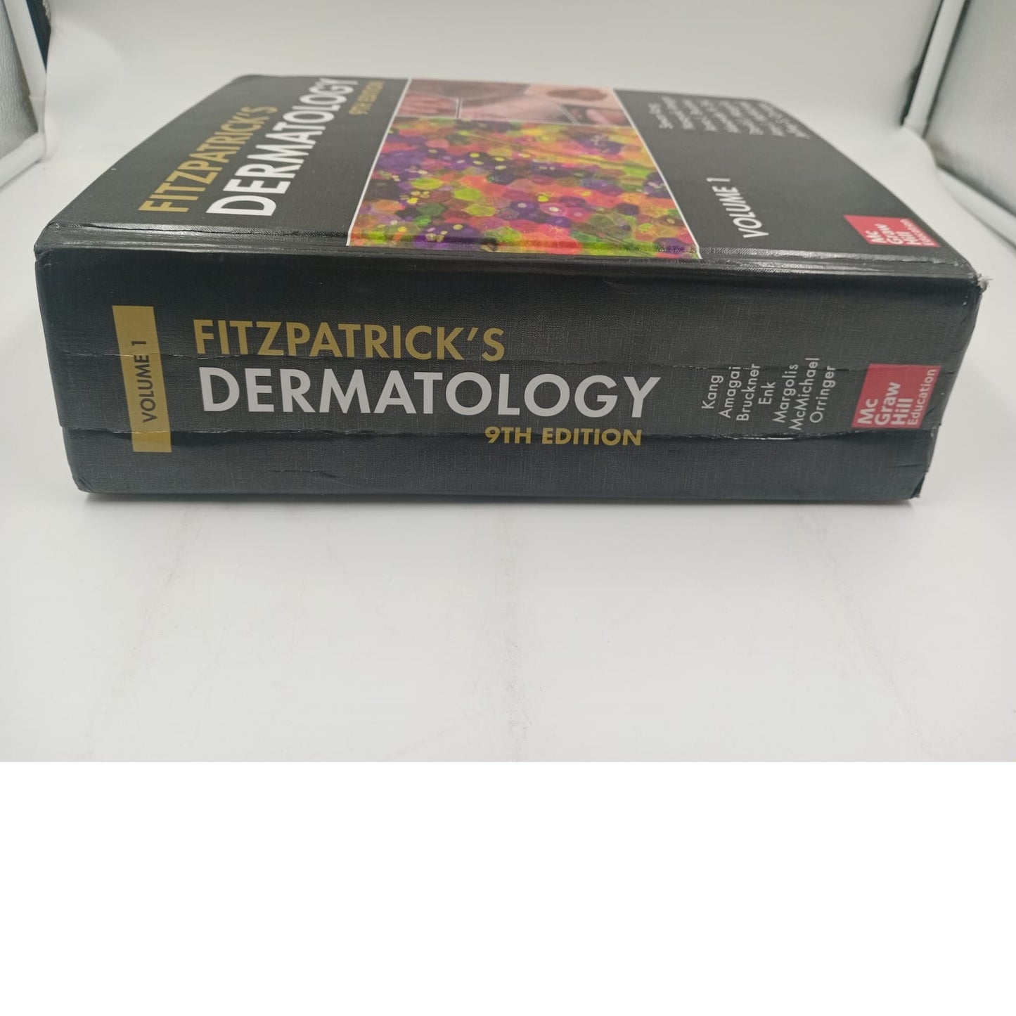 Libro Fitzpatrick's Dermatology, 9th Edicion, Volumen 1, editorial McGraw.