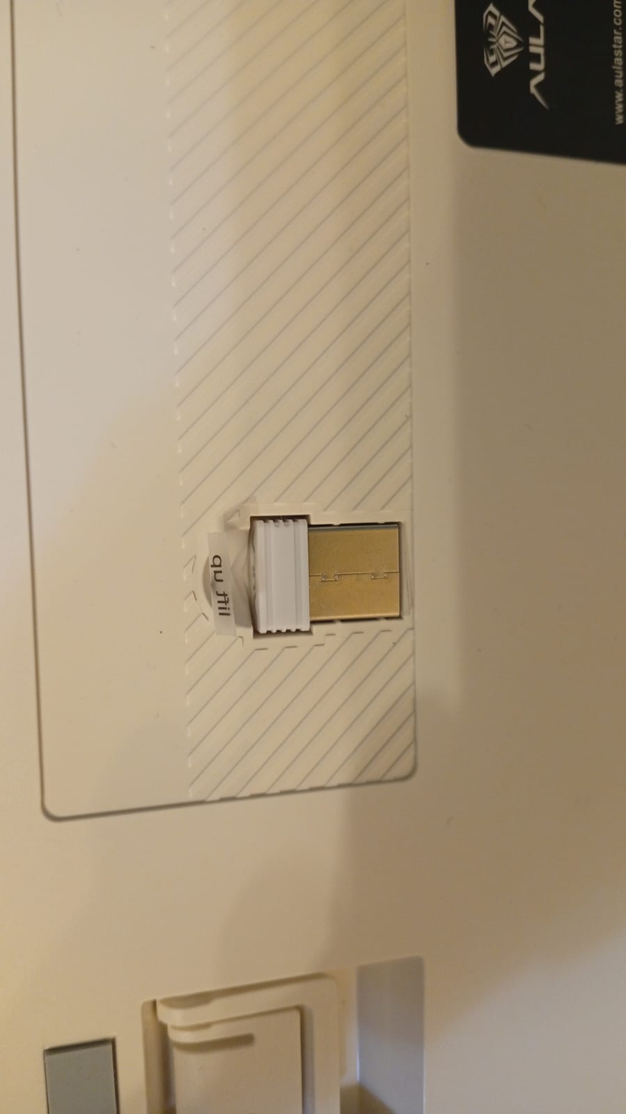 Teclado para juegos AULA S99 Pro, visualización y perilla multimedia.