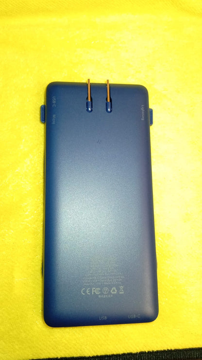 Cargador portátil con cables y enchufe de pared, 10000 mAh (USADO).