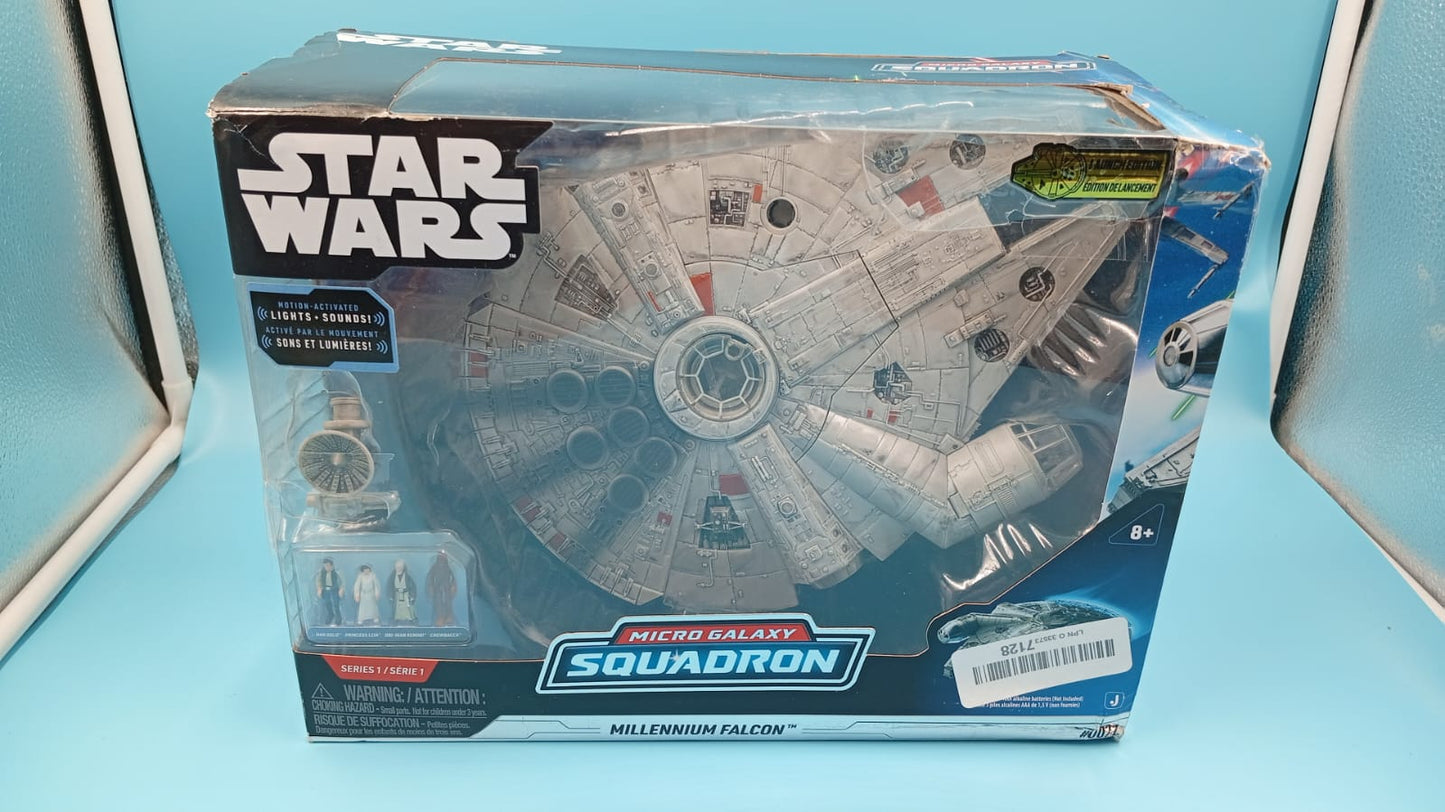 Figura Star Wars, Feature Vehicle, Milennium Falcon, (DETALLE CAJA).