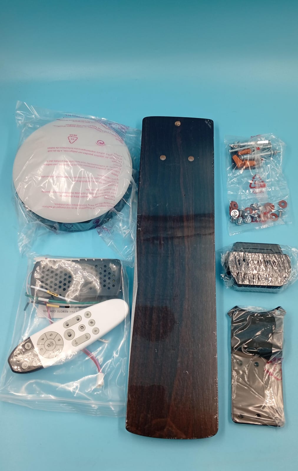 Ventilador de techo, empotrable, 42", control remoto, luz regulable.