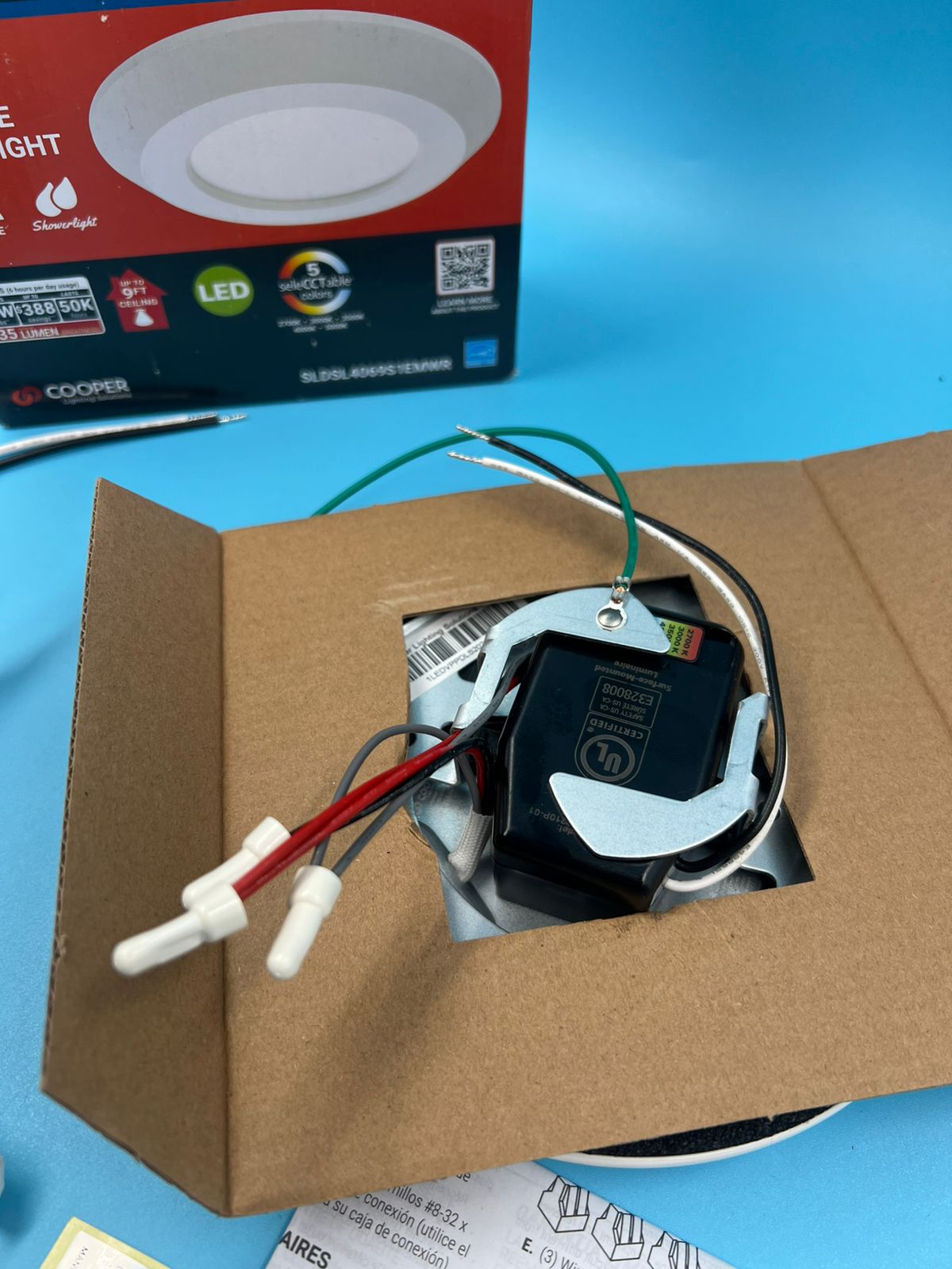 HALO Downlight LED integrado 4" regulable color blanco