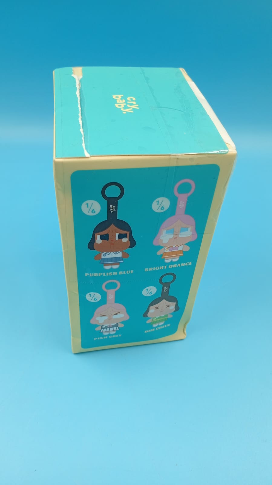 Caja con colgante de felpa, figuras Crybaby, Popmart.(ABIERTO).