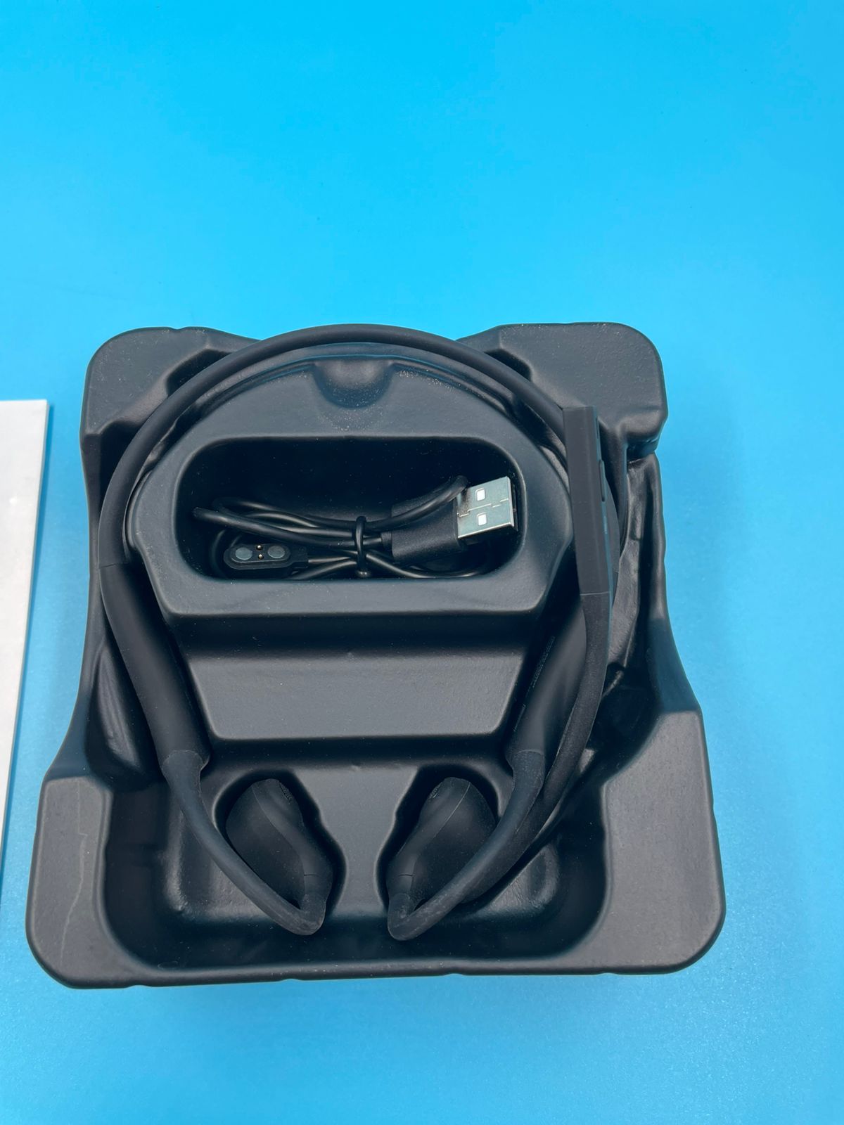 LEVN - Auriculares de oído abierto con micrófono.
