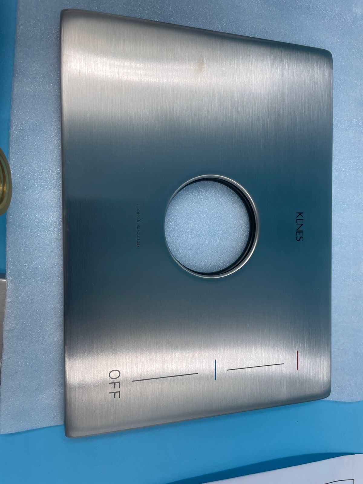 Grifo de ducha cuadrado con cabezal de ducha de lluvia inoxidable.