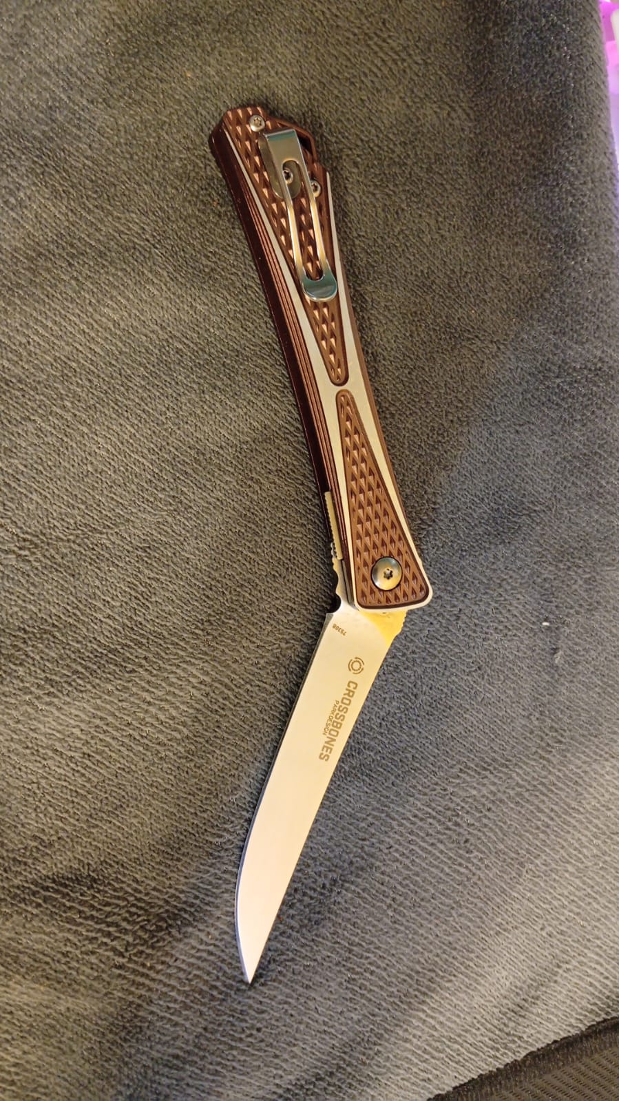 Cuchillo de bolsillo plegable, CRKT Crossbones EDC, aluminio.