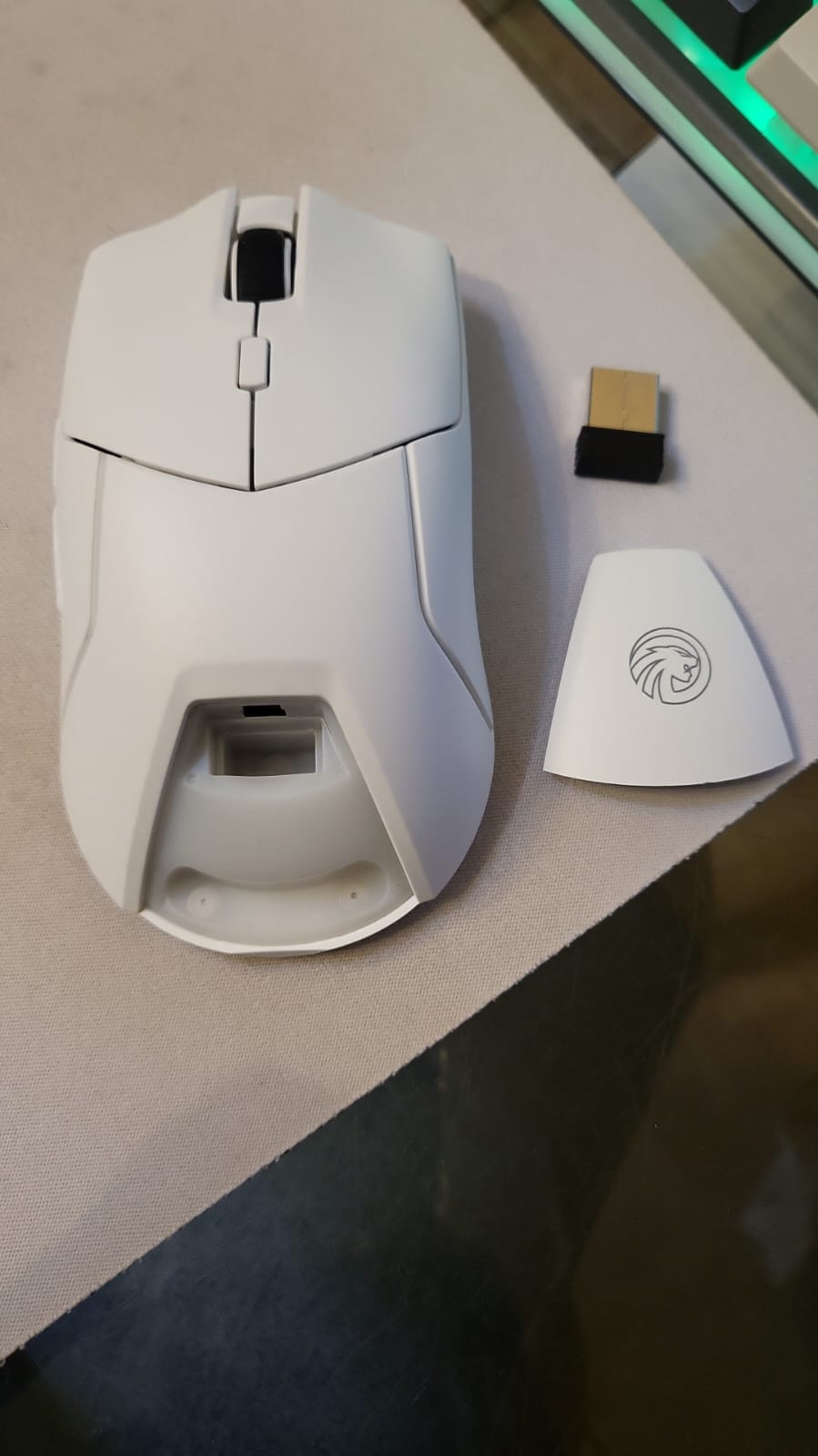 Mouse inalámbrico blanco para juegos, tres modos (2.4G/Bluetooth/cableado)