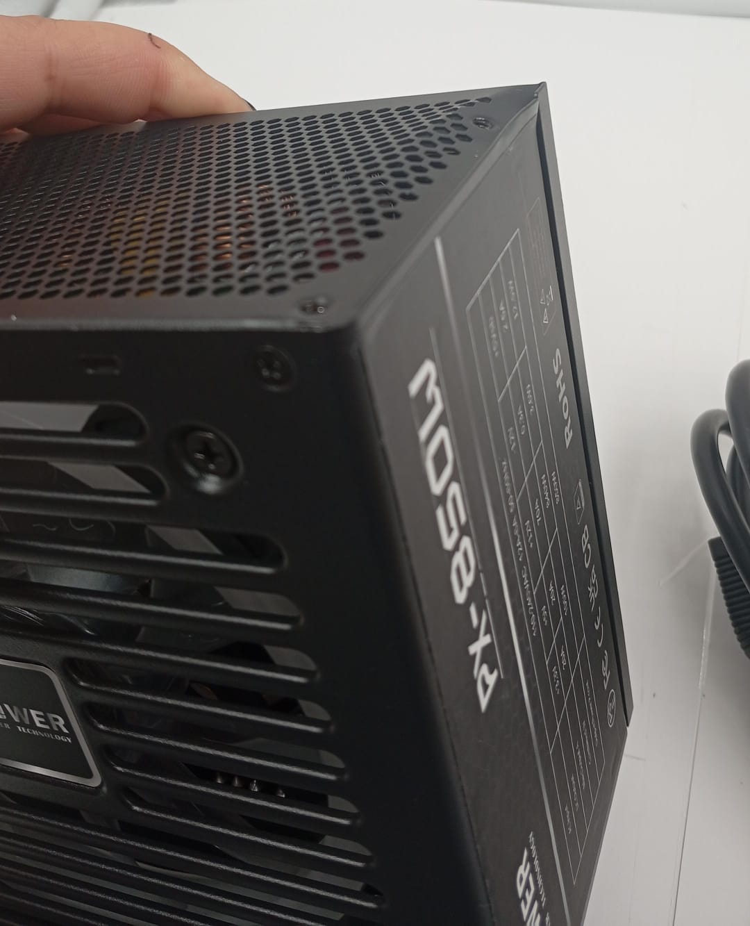 Fuente de alimentación de 850V, para computadoras gaming y ATX.