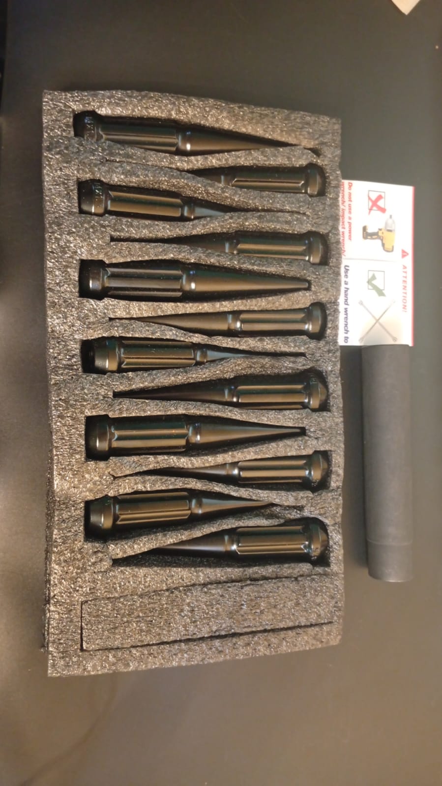 Juego de 24 tuercas de llanta, M14x1.5 con llave, metal sólido.