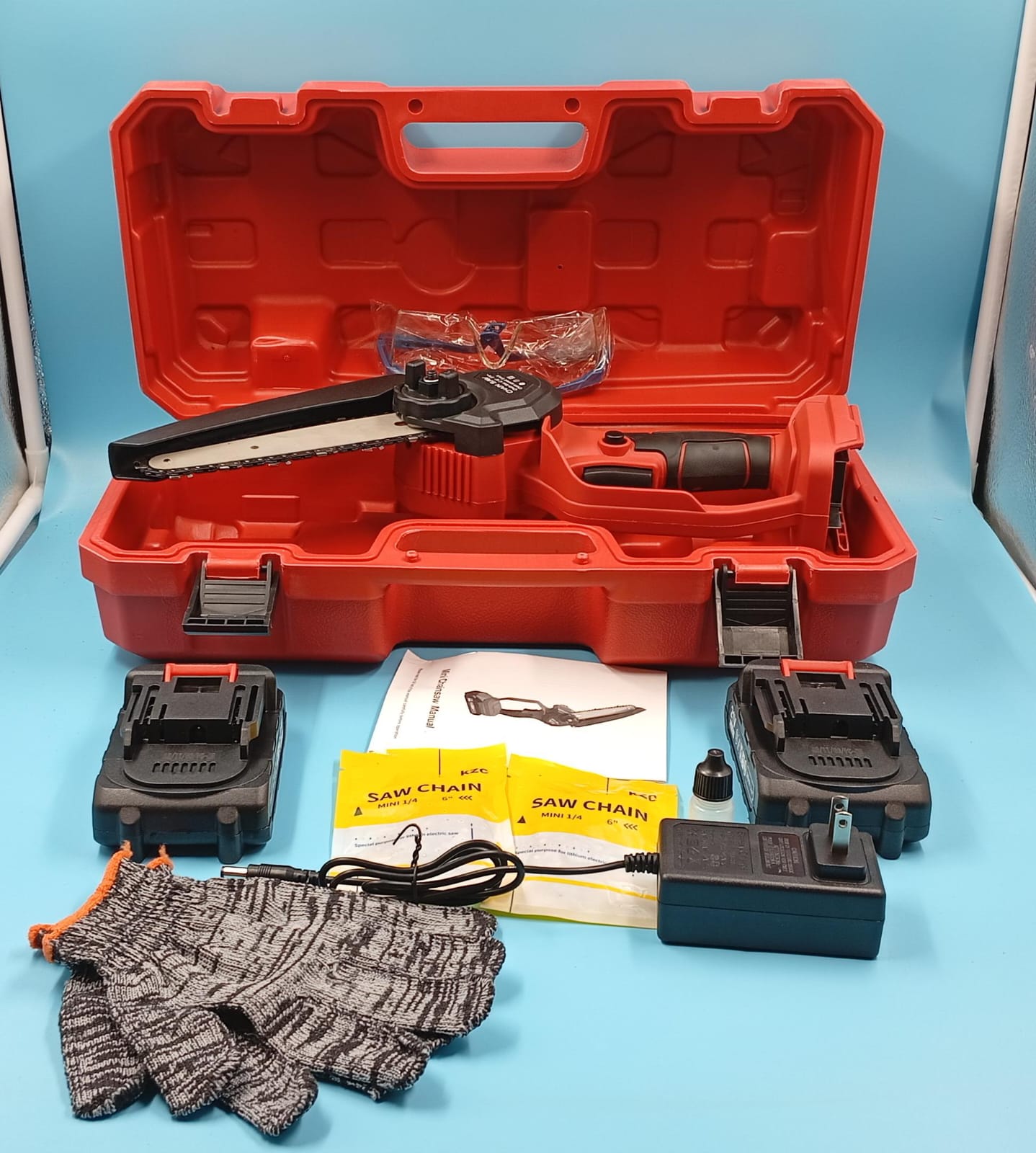 Mini motosierra inalámbrica de 6", 2 baterías y 3 cadenas, portátil.