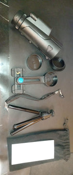 Telescopio monocular 12x50, con soporte para smartphone y trípode.