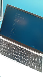 Lap-Top de 15.6", 8 GB de RAM, 256 GB de SSD, comp. Windows 11.
