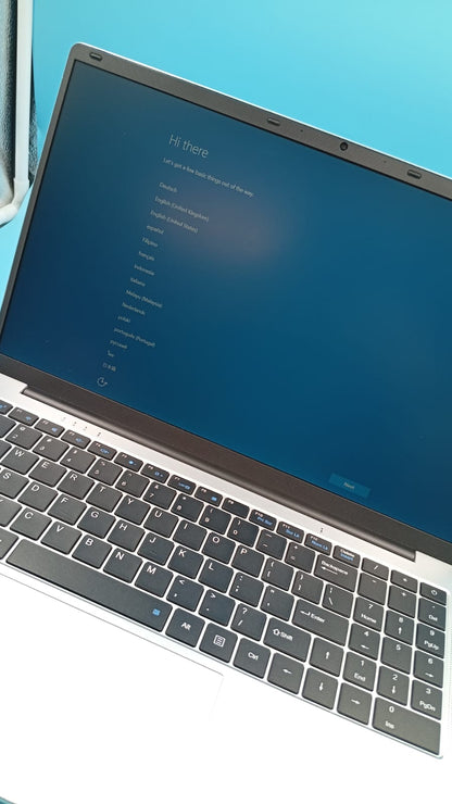 Lap-Top de 15.6", 8 GB de RAM, 256 GB de SSD, comp. Windows 11.