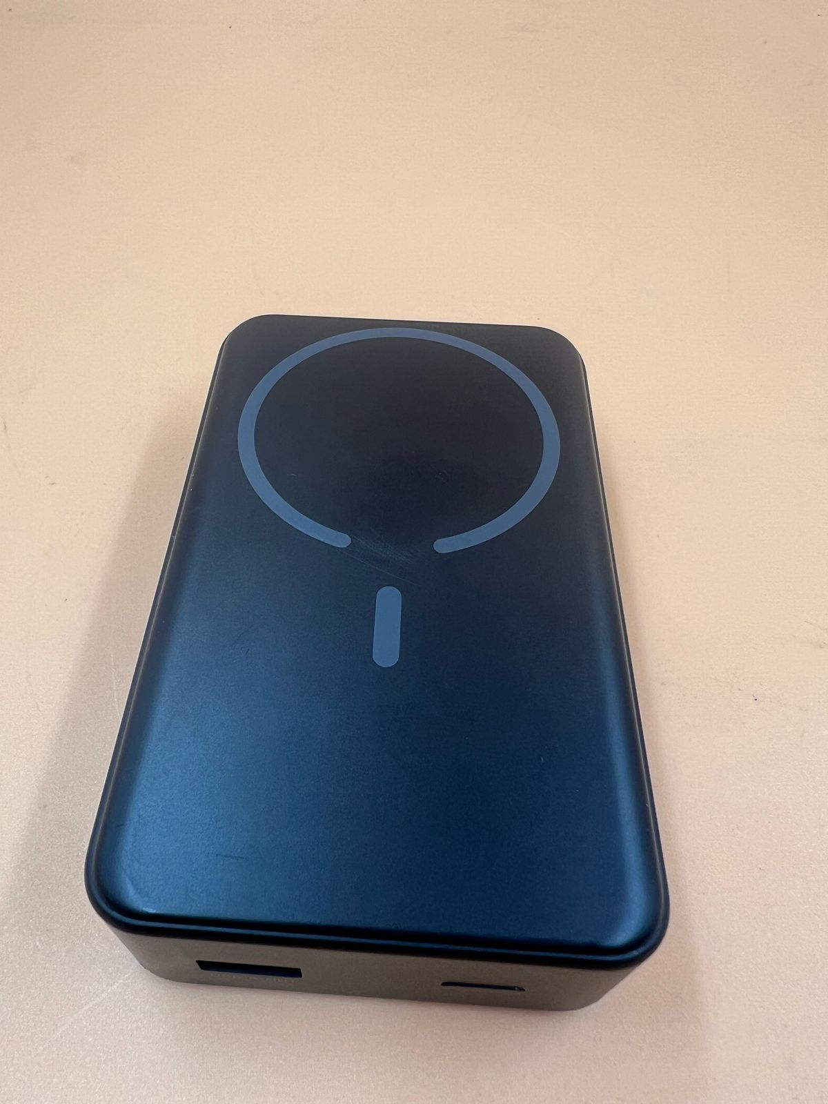 Batería externa magnética NEWDERY (USADO)