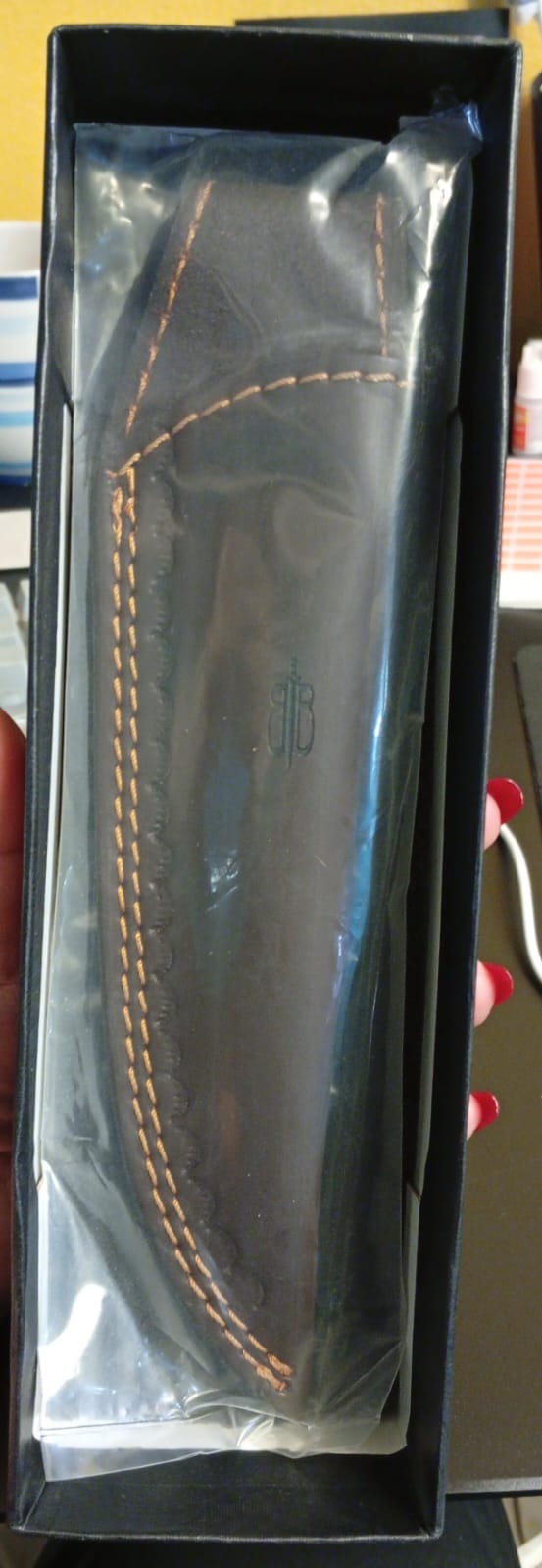 BucknBear Cuchillo de Cazador, Mango de Madera de Nogal.