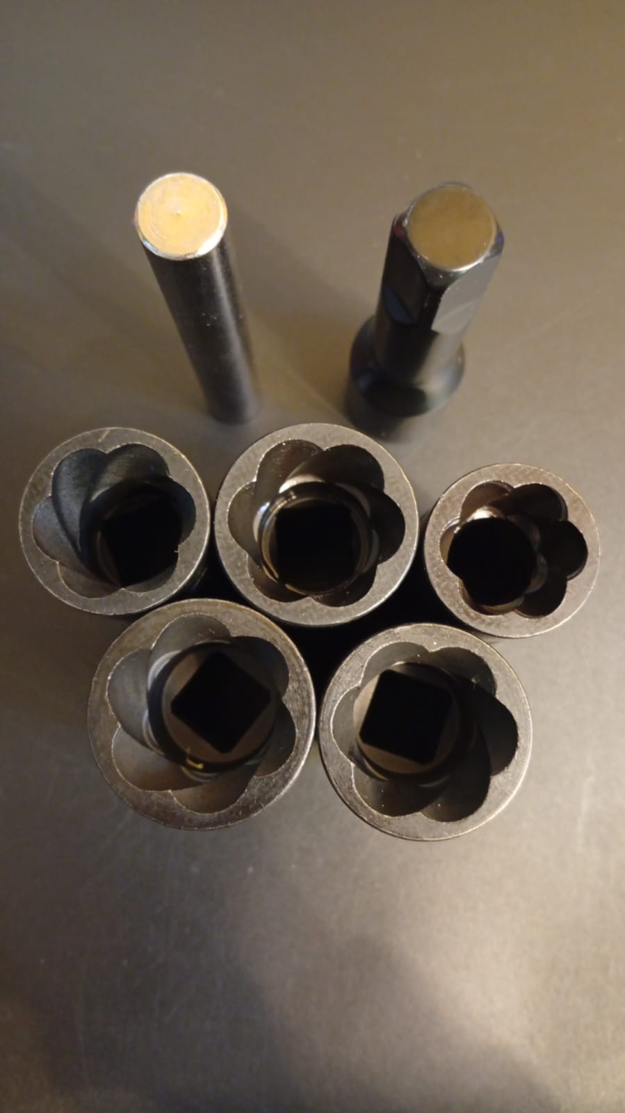 Kit de dados extractores para birlos de coche, 7 piezas.(USADO)