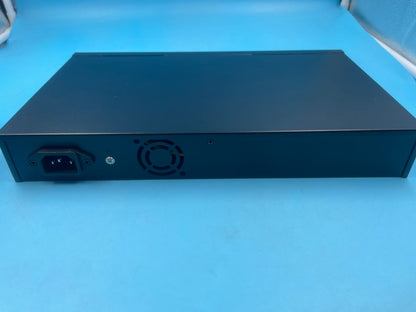 Conmutador PoE de 16 puertos a 250 W con puerto de enlace ascendente.