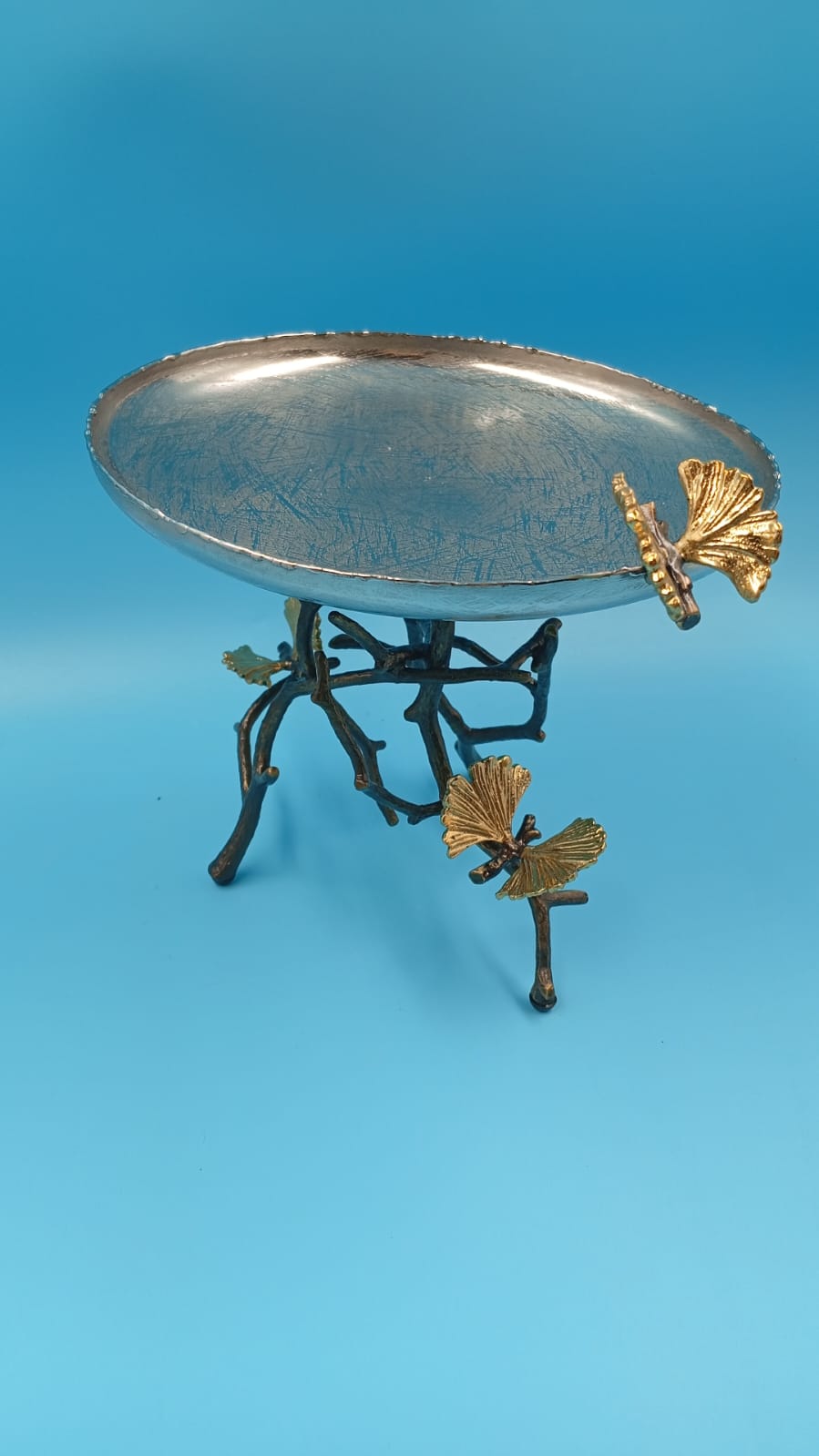 Plato de dulces de ginkgo con forma de mariposa, Michael Aram.