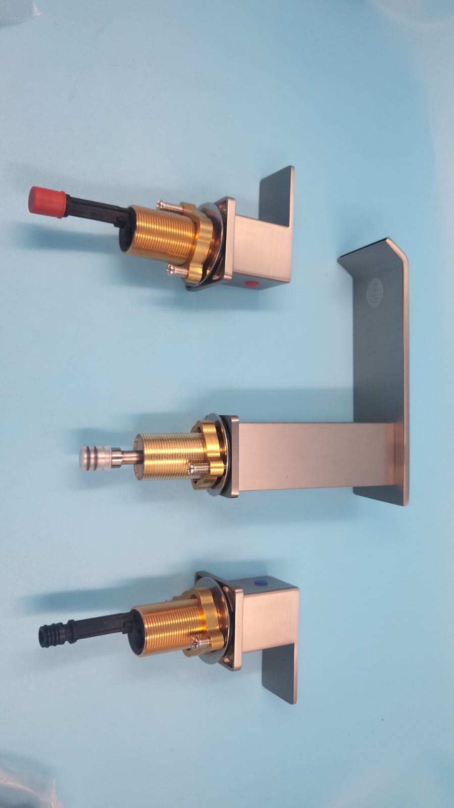 Llave de baño de níquel cepillado generalizado de 3 agujeros, 2 asas.