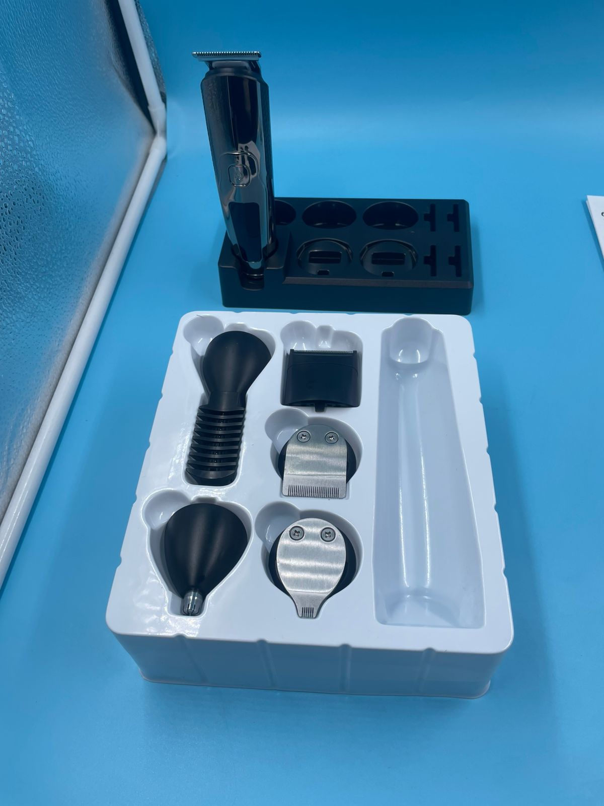 Juego de recortadora de barba eléctrica 6 en 1 para hombres.