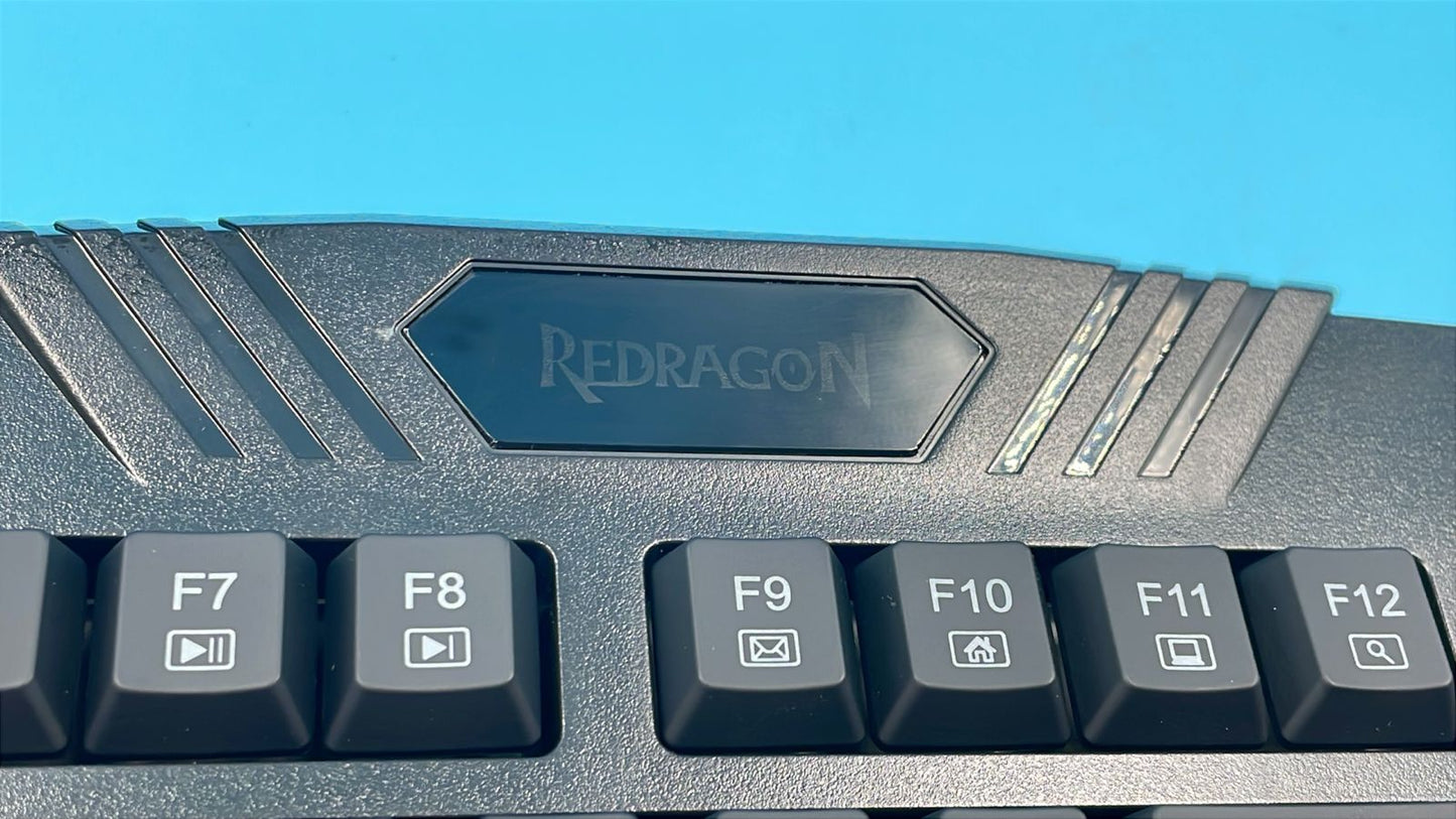 Teclado inalámbrico, Redragon  con retroiluminación LED.