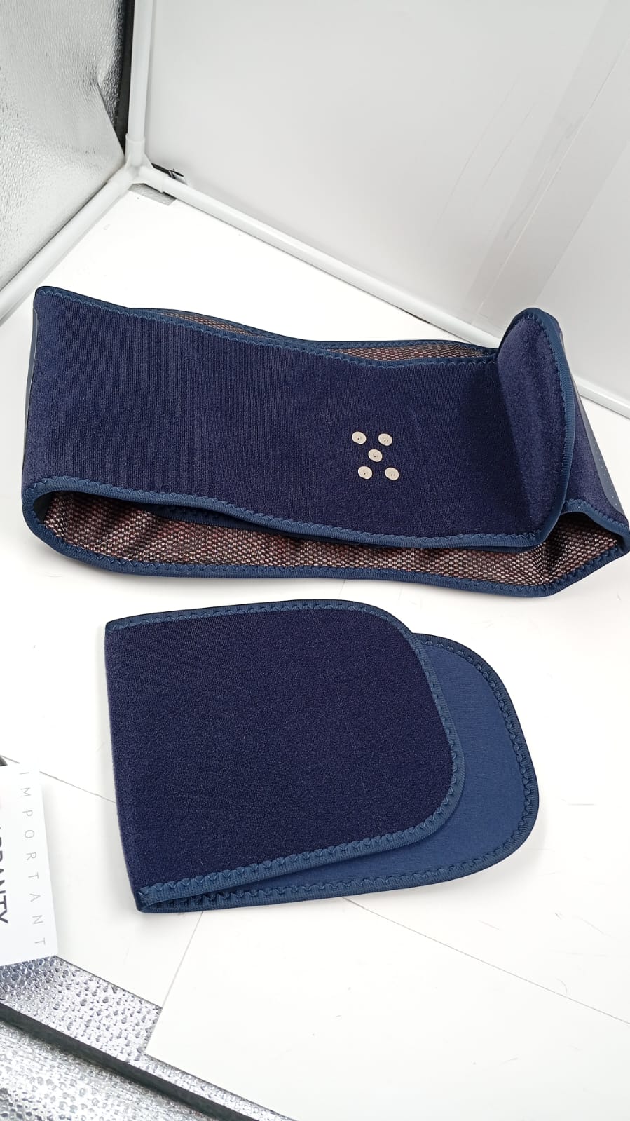 Cinturón inalámbrico de terapia de luz roja, vibracion y calor. (USADO).