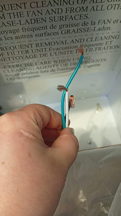 Campana extractora de 30", ventilador de escape de 2 velocidades.