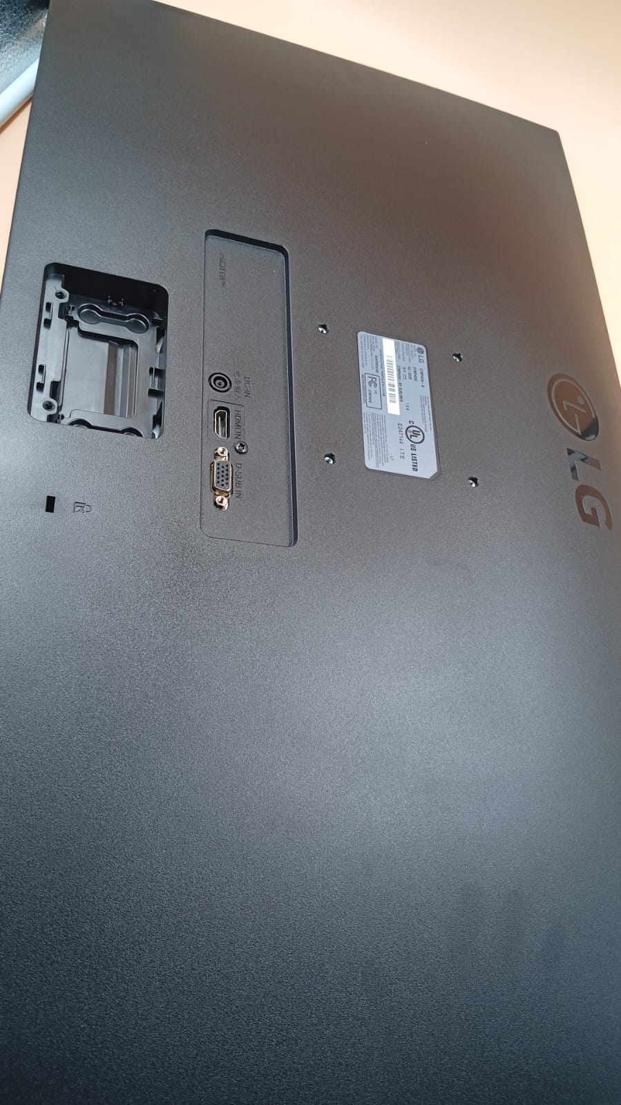 Monitor LG,  Antirreflejo y AMD FreeSync, 27", (USADO, SIN BASE)