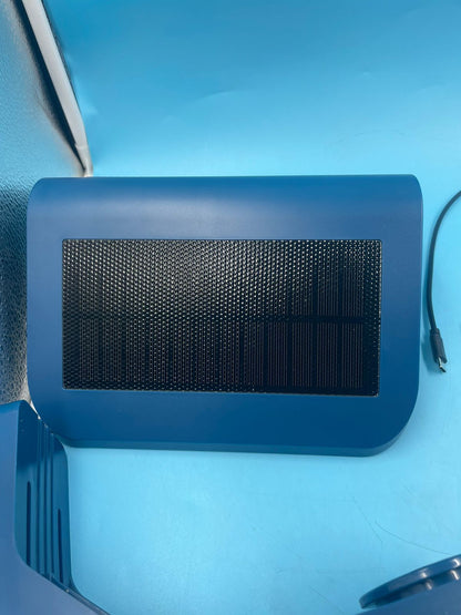 Alimentador de Pájaros con Cámara Alimentado por Energía Solar.