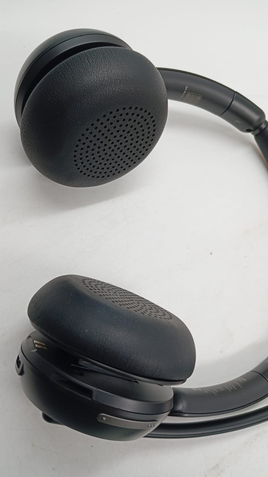 LEVN- Auriculares inalámbricos, Bluetooth.(USADO)