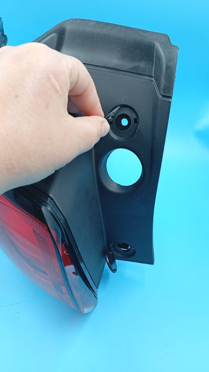 Luz Trasera, Roja y Transparente, Chevy Equinox 2022-2024.