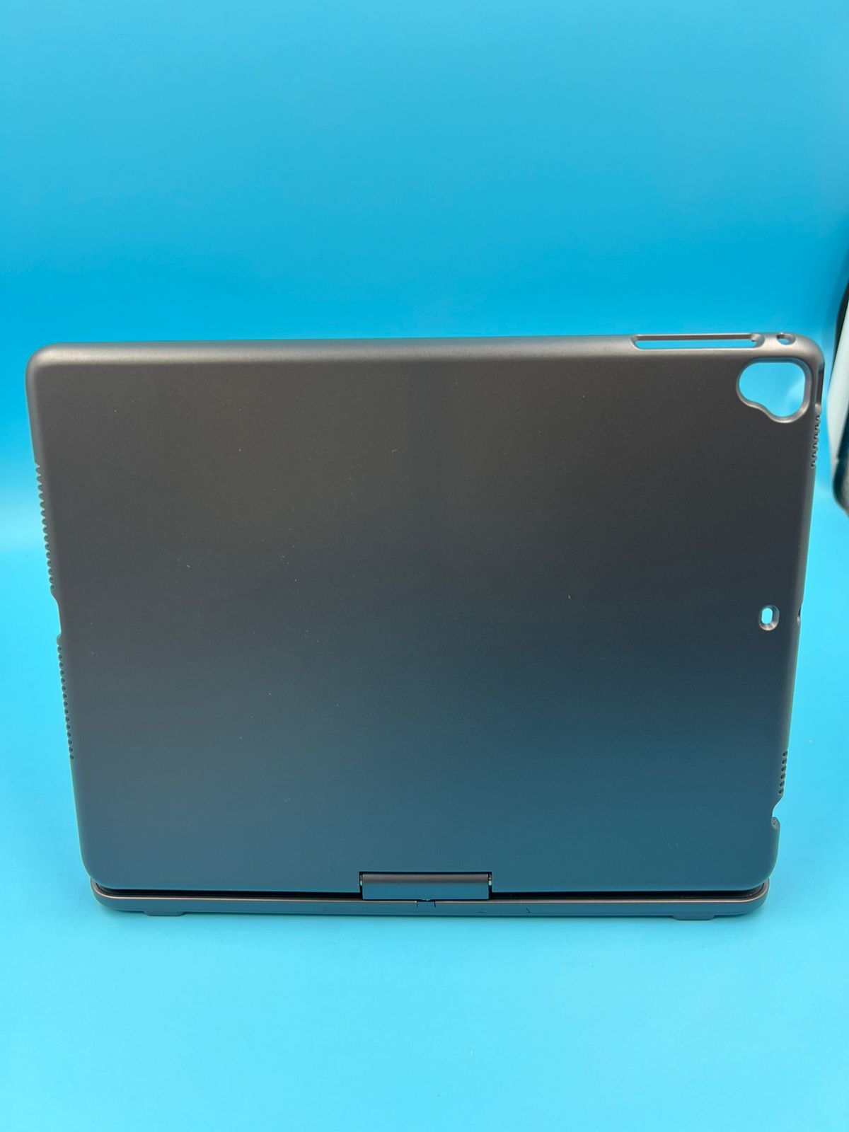 YEKBEE Funda con teclado 360X para iPad de 11"