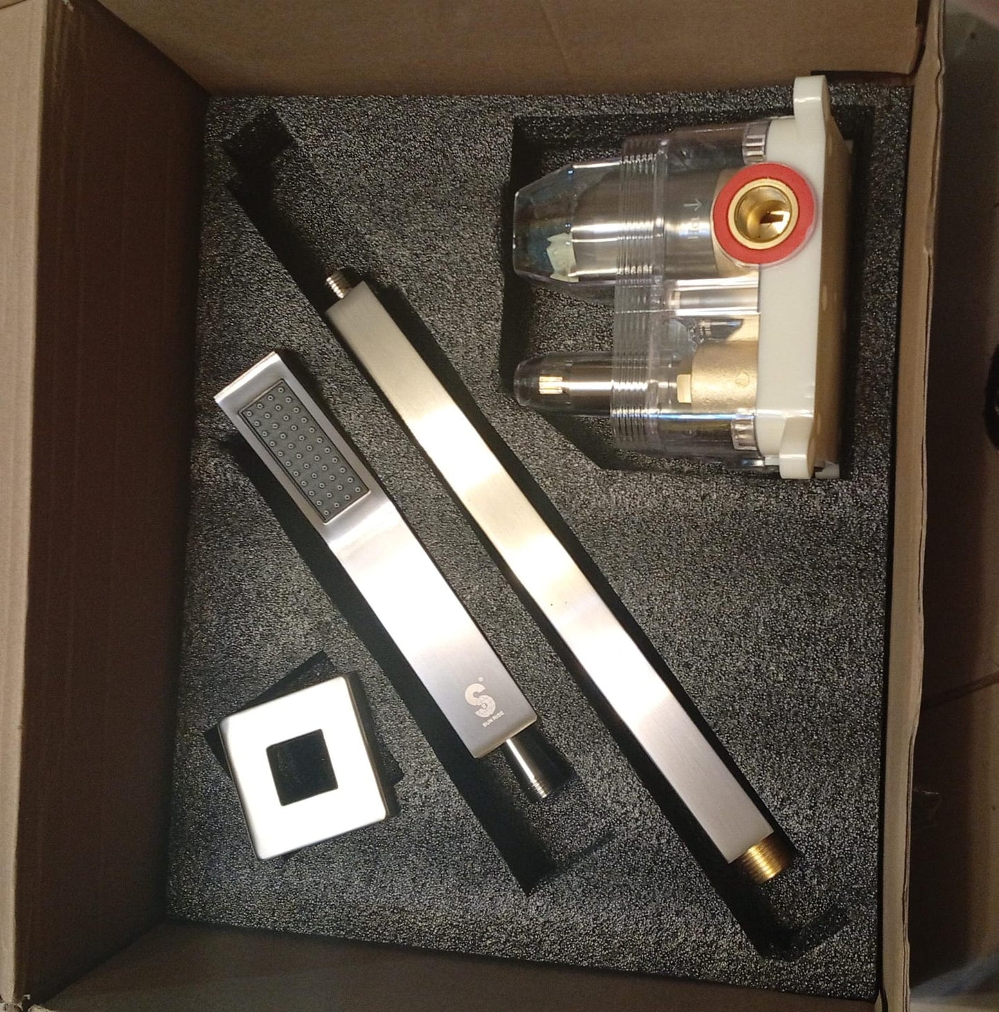 Sistema de ducha de níquel cepillado de 12", con cuerpo de valvula.