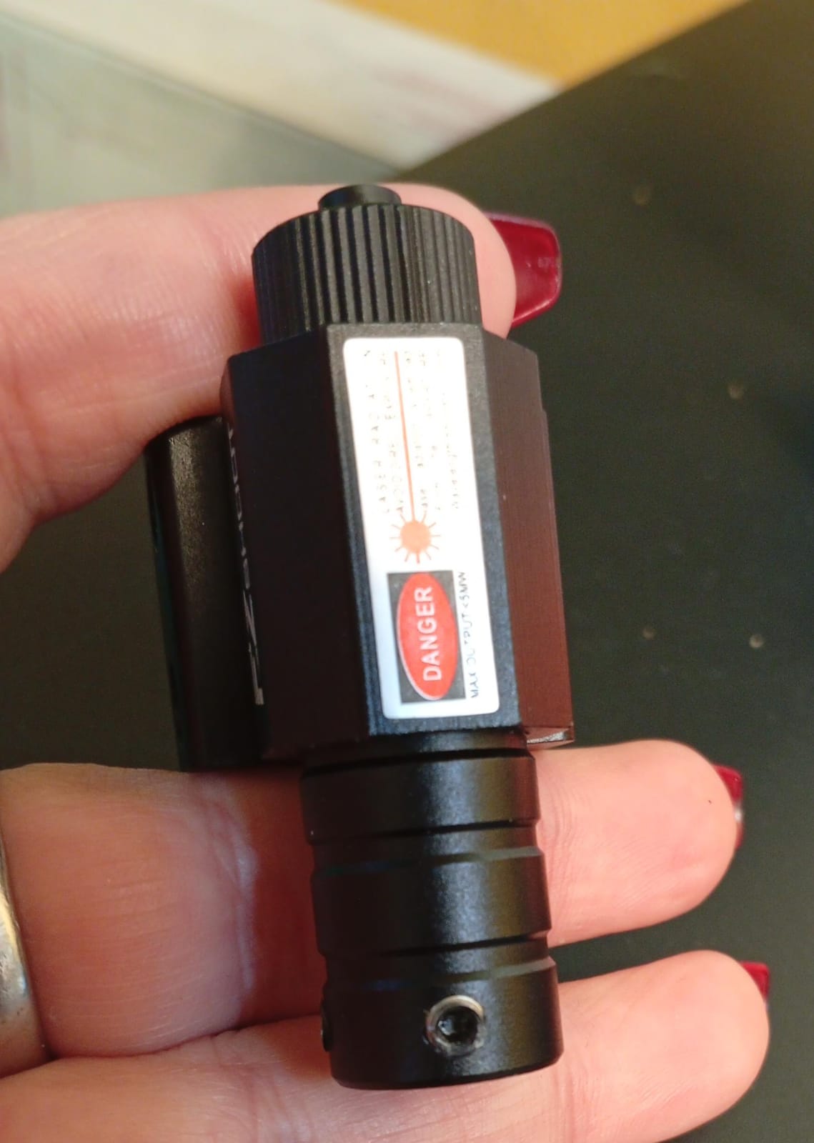 Laser para mira deportiva, tactico, compacto, riel Picatinny. (DETALLE)