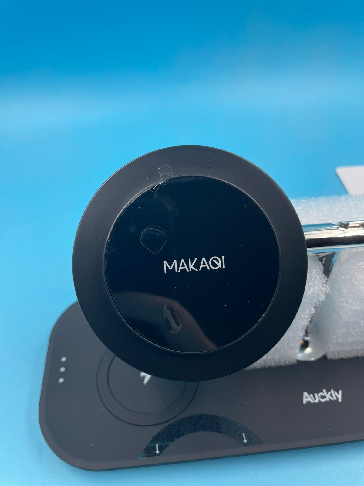 Estación de carga inalámbrica magnética para iPhone 3 en 1 .