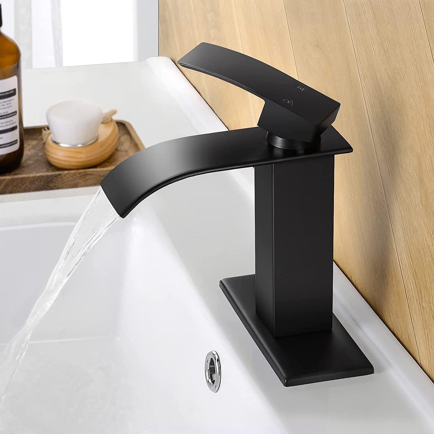 Grifo de baño Qomolangma con caño cascada negro