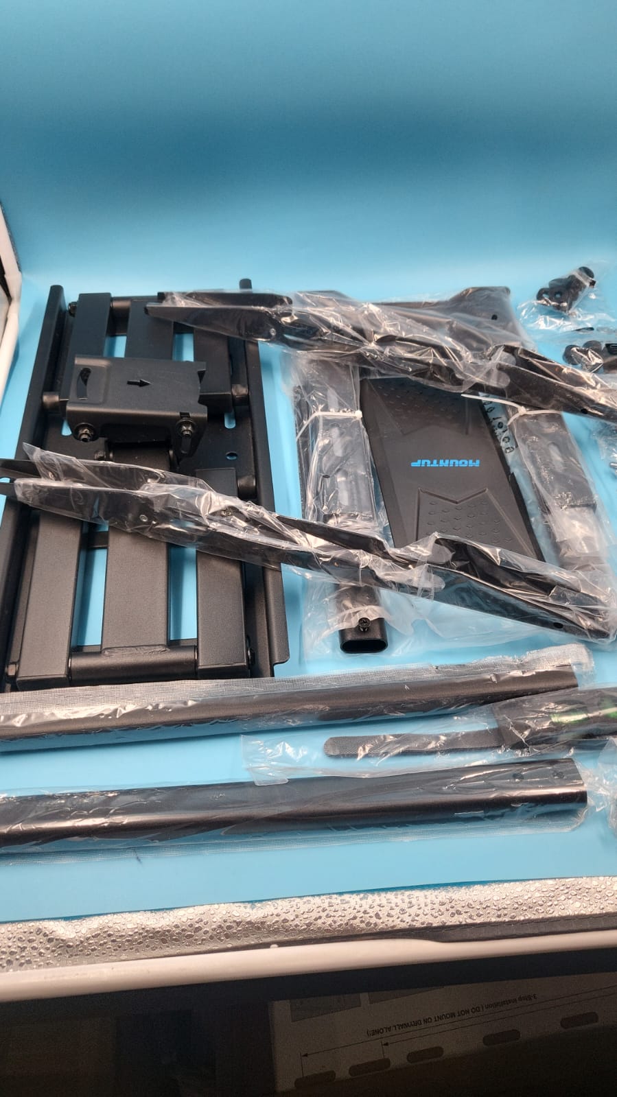 Soporte de pared para la mayoría de televisores de 42 a 82", MOUNTUP MU0028-24K