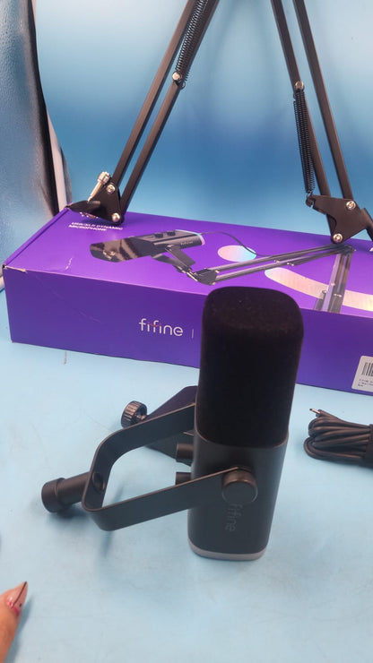 Micrófono FIFINE AM8T USB XLR RGB Con Brazo