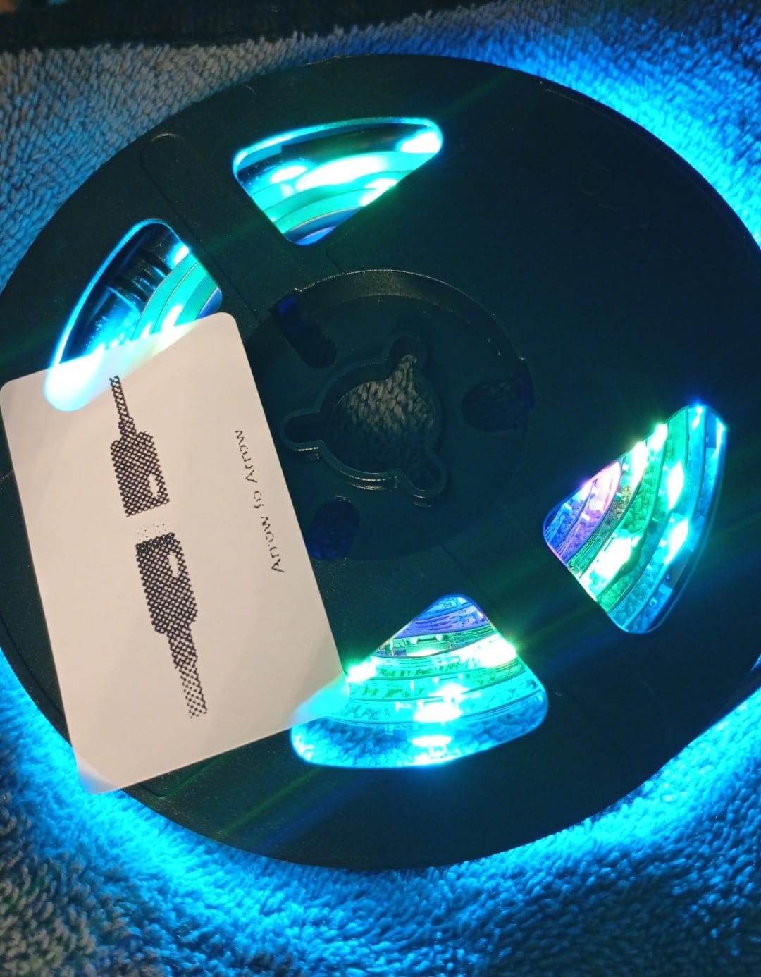 Lámpara de pie para esquina con RGB, con Control Remoto, negra.