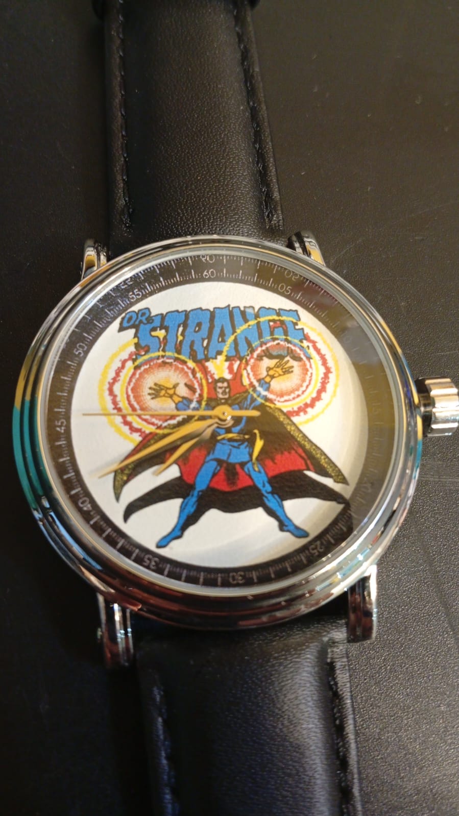 Reloj de cuarzo metálico "Dr. Strange" de Marvel para hombre.