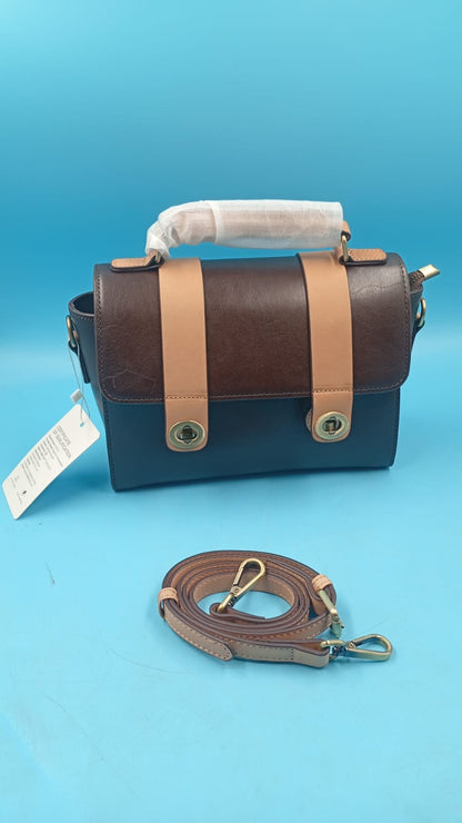 Bolso de piel Geniuno Boyatu, Estilo Bandolera con correa ajustable.