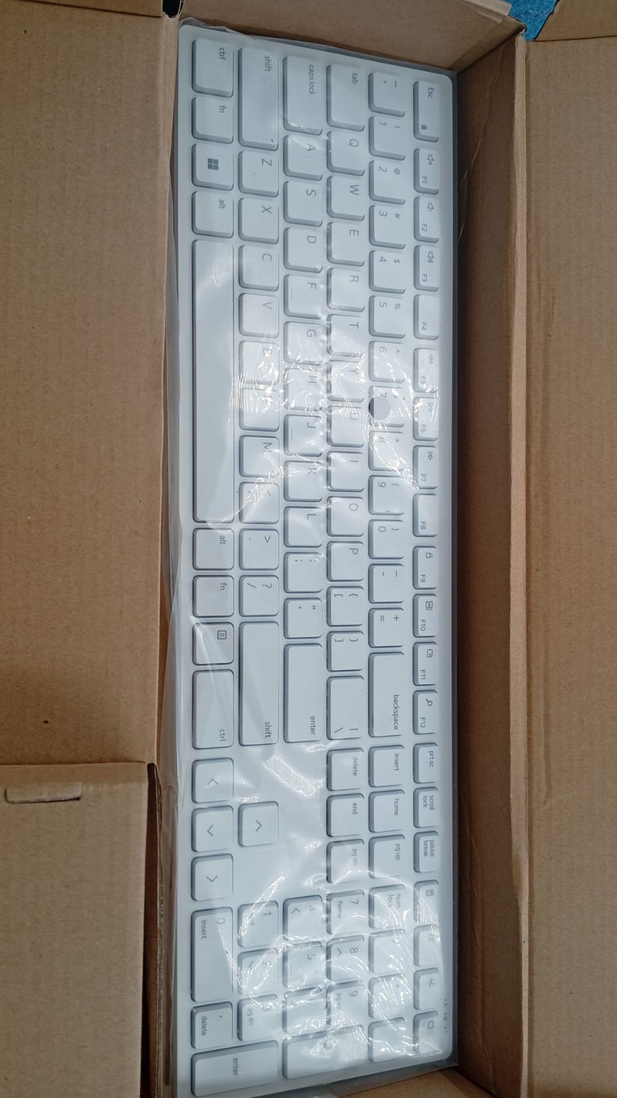 Dell Inspiron 7730, táctil, FHD de 27", Intel Core 7-150U, 32 GB DDR4.