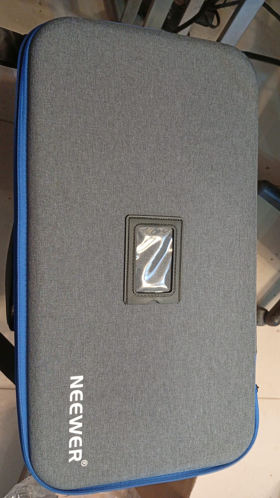 Bolsa de transporte Neewer para Q4, compartimentos dedicados.