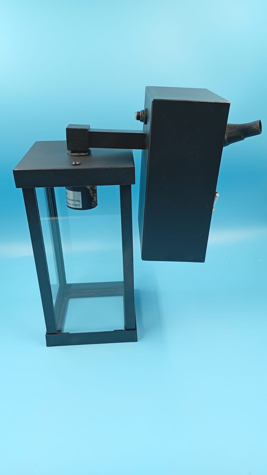 Luz de porche con tomacorriente, impermeable, sensor de luz.