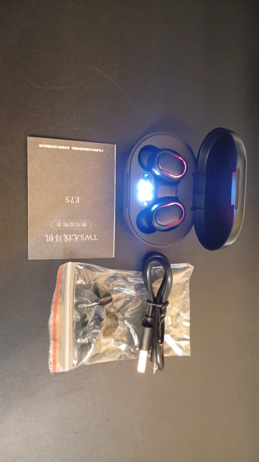 Auriculares Bluetooth inalámbricos, intraurales, pantalla tactil.