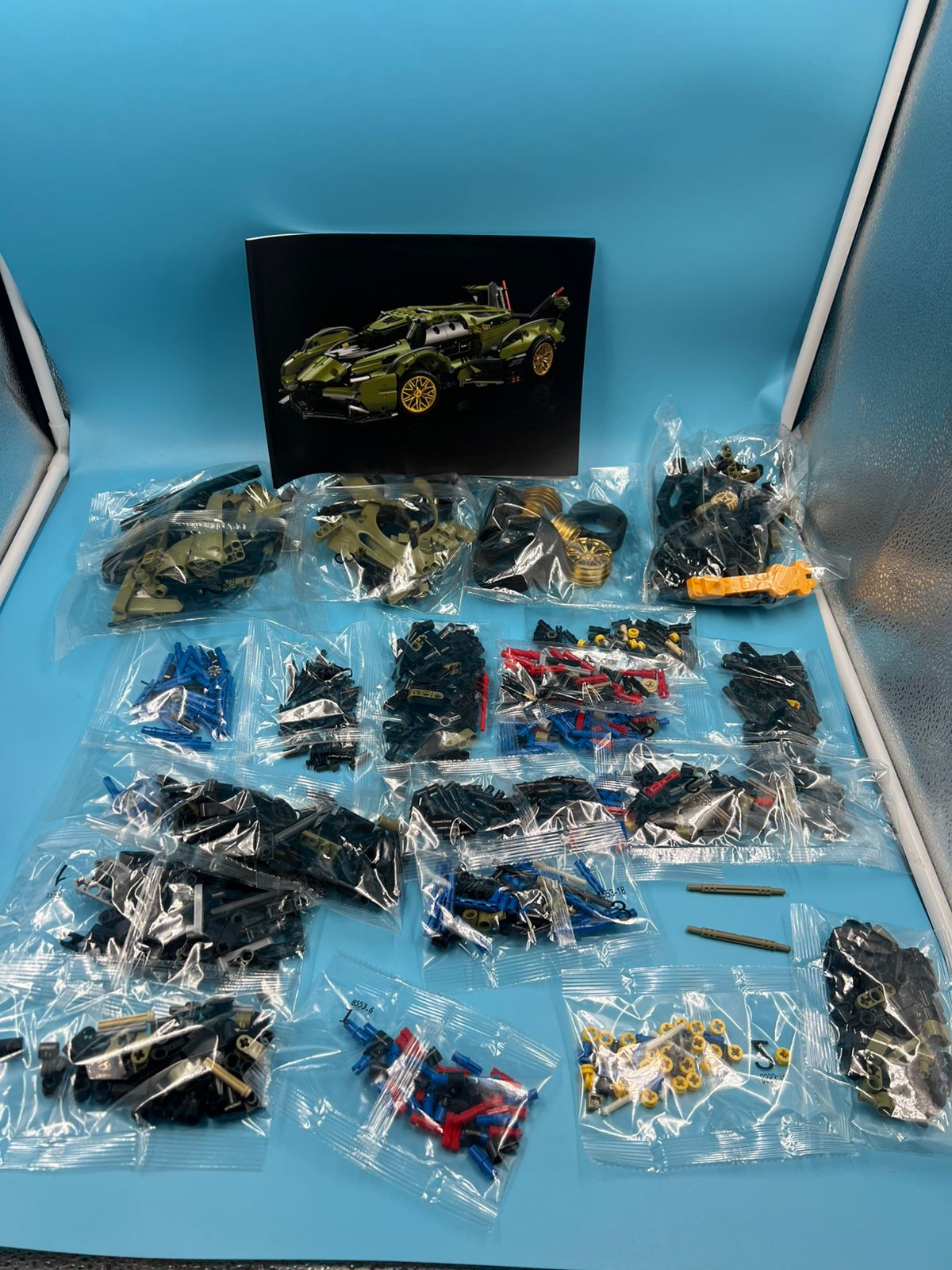 Auto juguete armable Lamborghini V12 Vision Gran Turismo 1:14