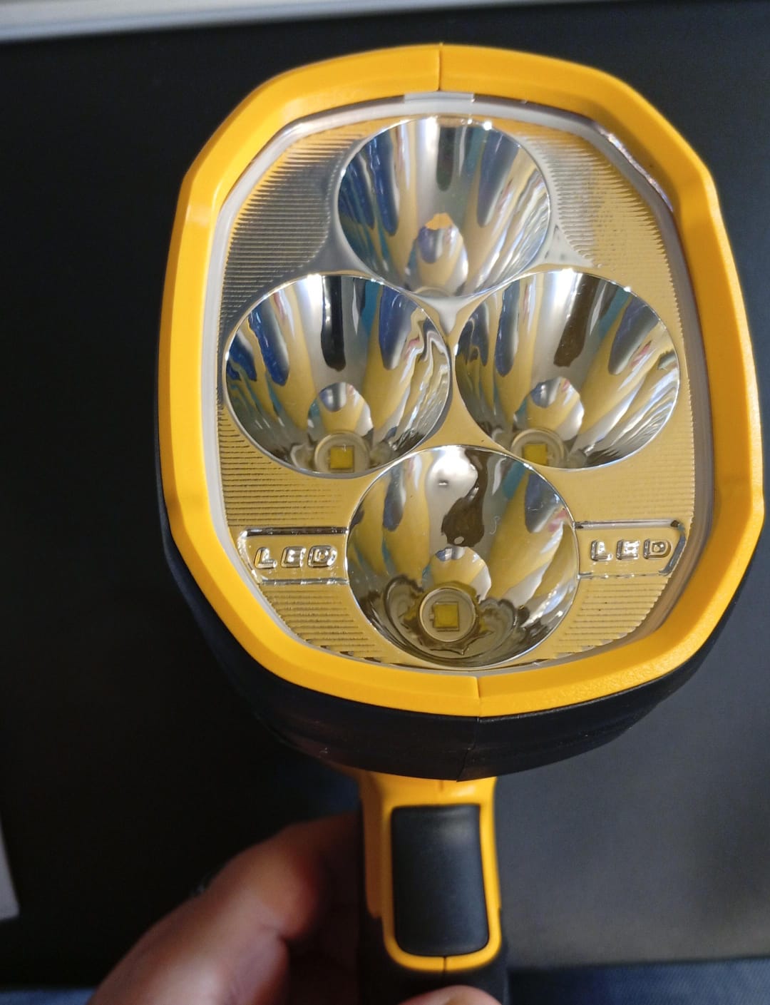 DEWALT Reflector de Luces Led 20V máx., DCL043, (USADO).