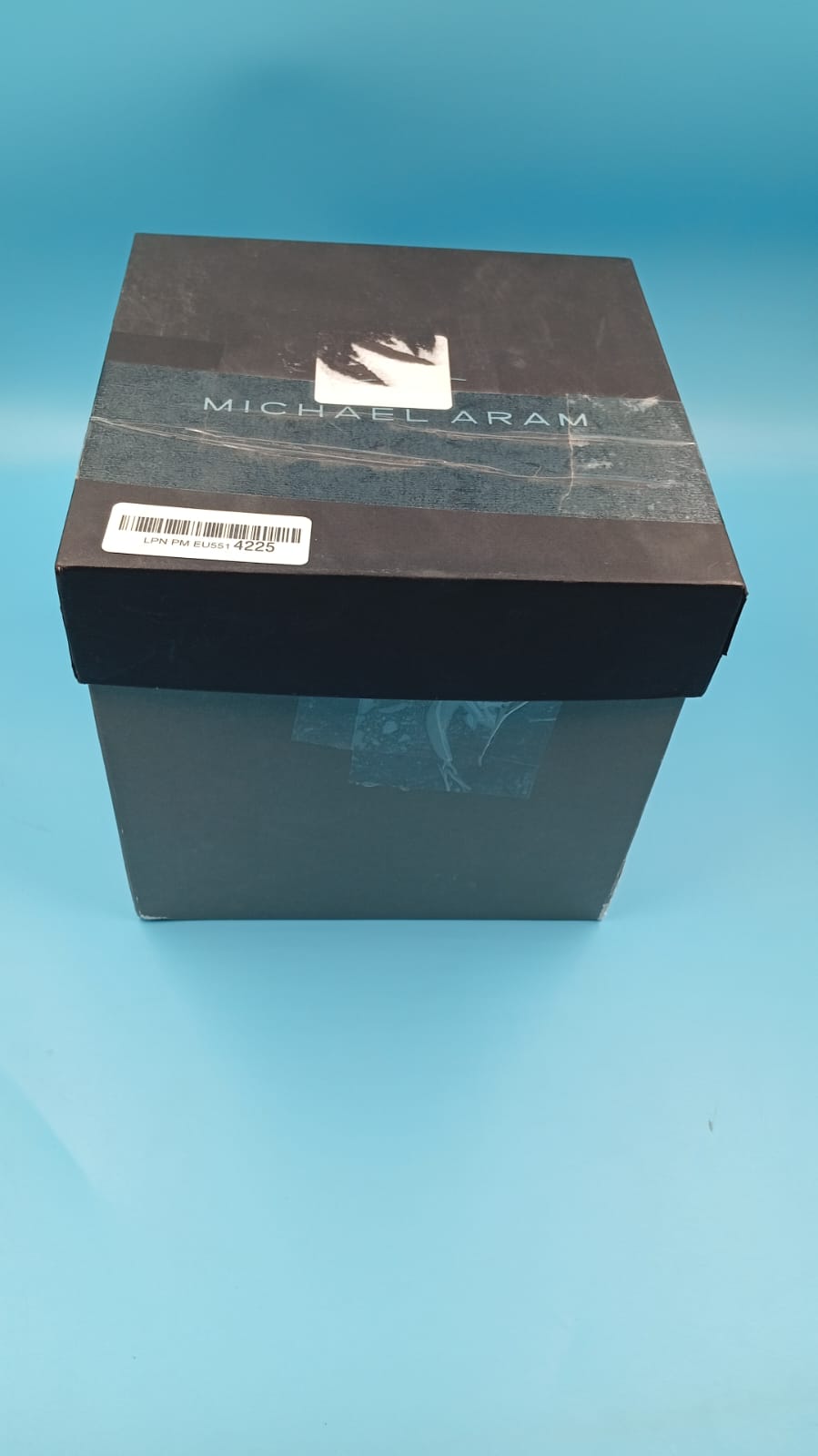 Plato de dulces de ginkgo con forma de mariposa, Michael Aram.