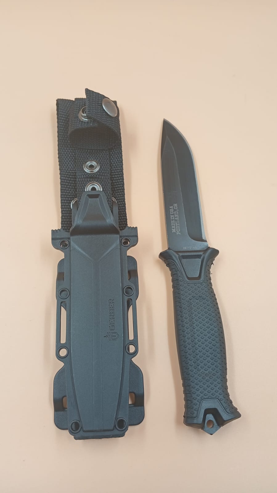 Cuchillo de hoja fija Gerber StrongArm, filo fino, (DETALLE)