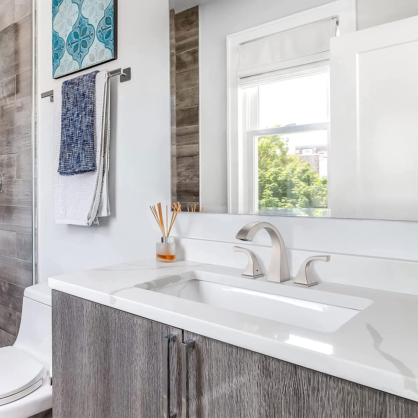 Grifo de baño EQLOO de níquel cepillado con 3 orificios y desagüe.